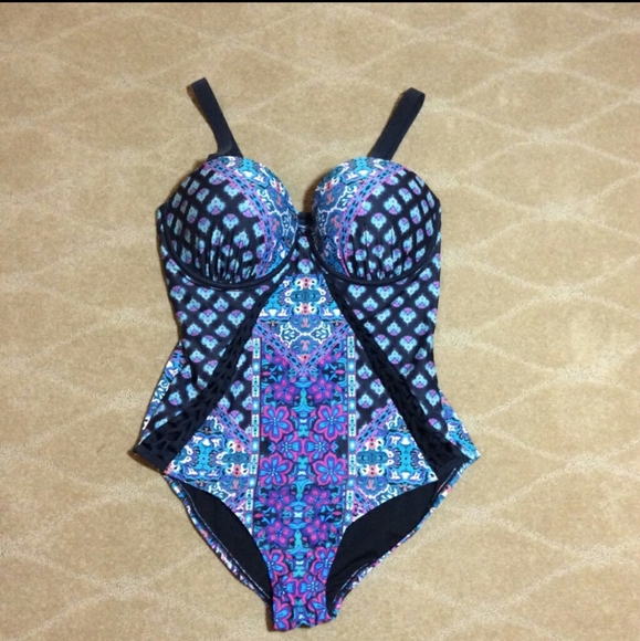 Sexy one piece - Picture 4 of 5